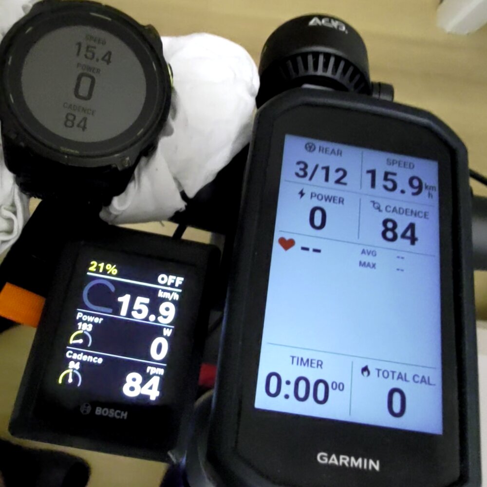 BEStie in action: the same power, speed and cadence values on the Bosch display, a Garmin Edge computer and a smartwatch